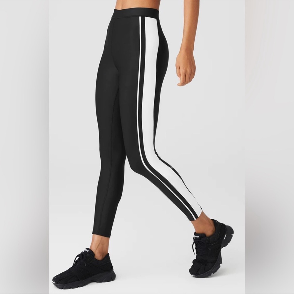 Alo Yoga Airlift High-Waist 7/8 Car Club Legging in Black/White Size Large
